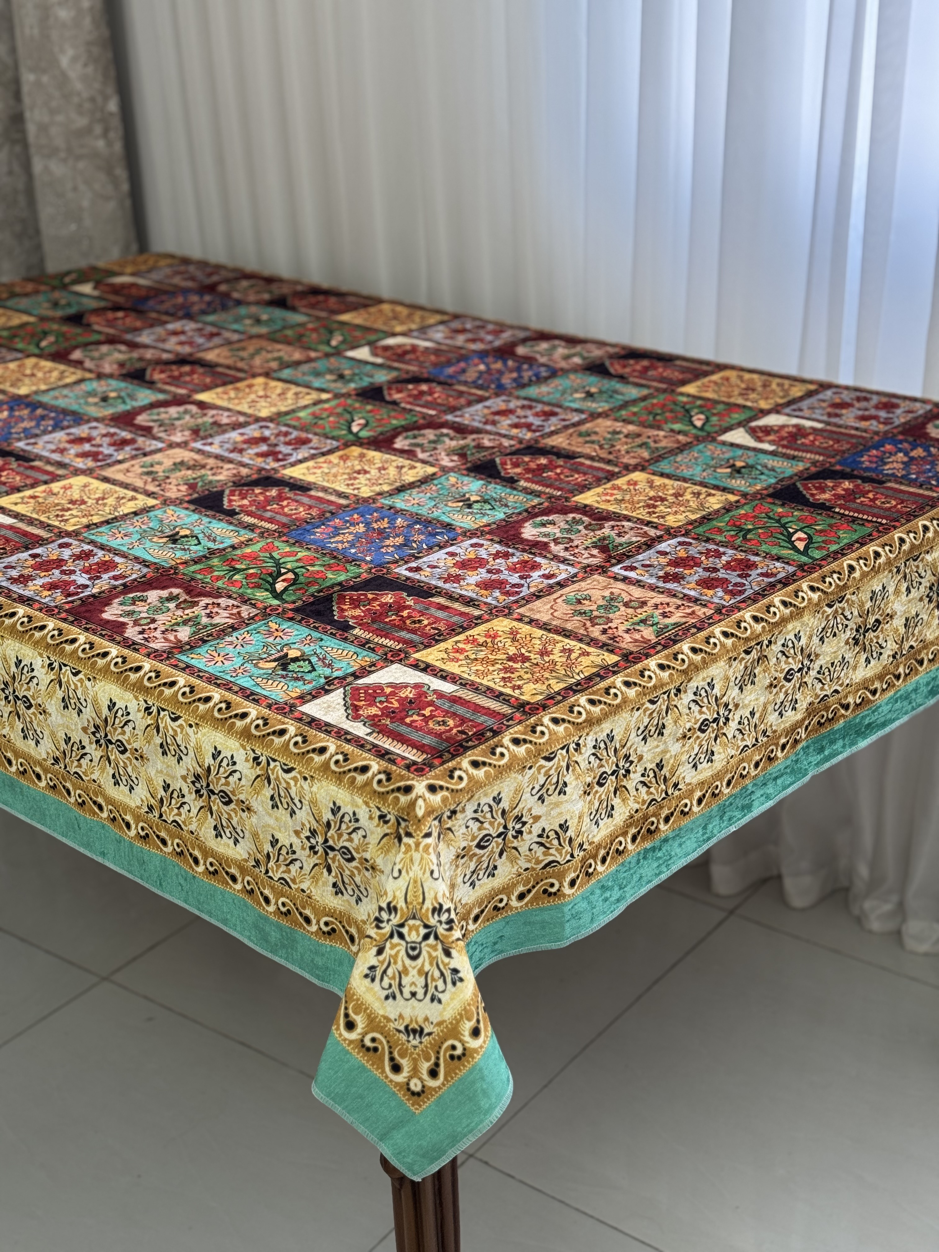 سفره پارچه ای (طرح چهل تیکه) جنس مخمل ابریشم ضد لک