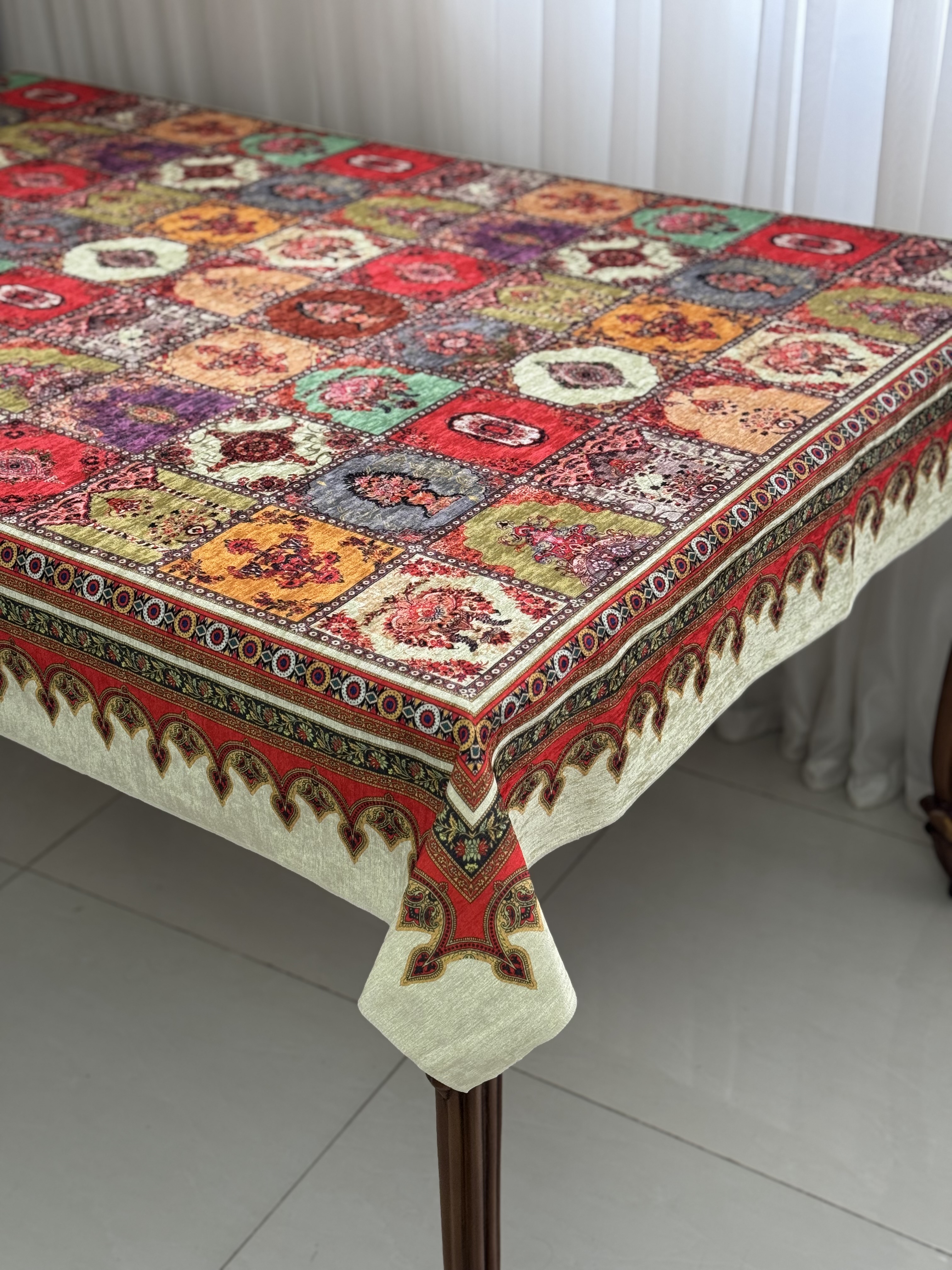 سفره پارچه ای ( طرح هزارخانه ) جنس مخمل ابریشم ضد لک