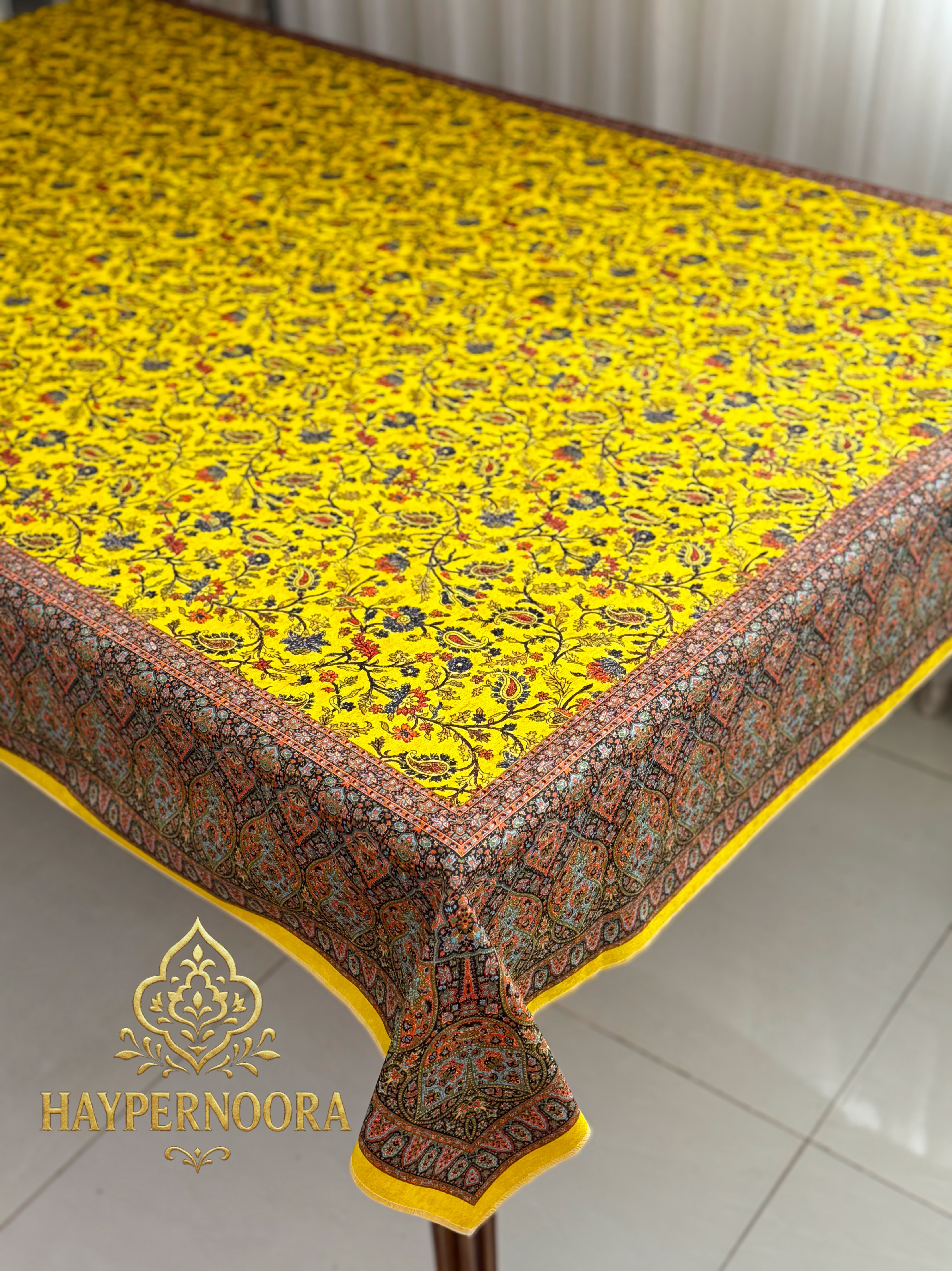 سفره پارچه ای (طرح افشان) جنس مخمل ابریشم ضد لک